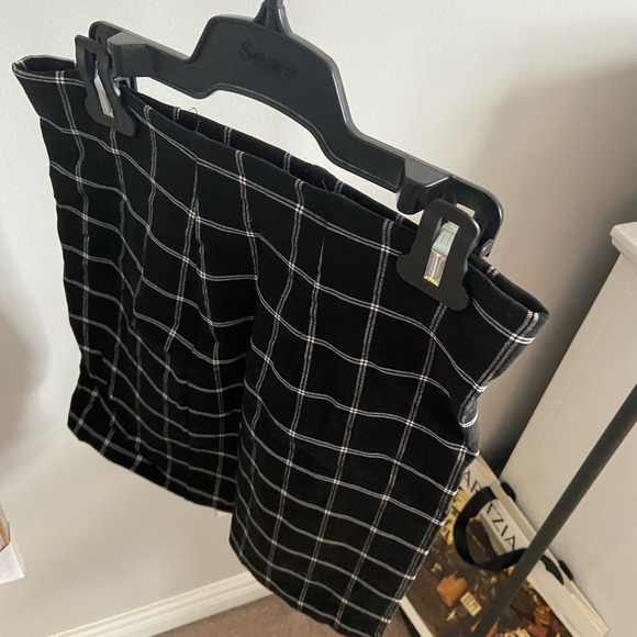 Black and white plaid mini skirt - Picture 3 of 3